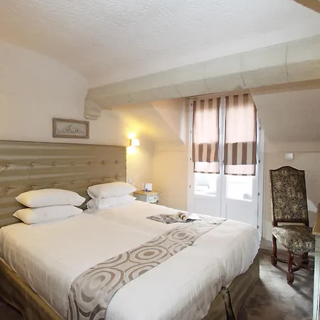 Hotell Golden Tulip De Paris 4*