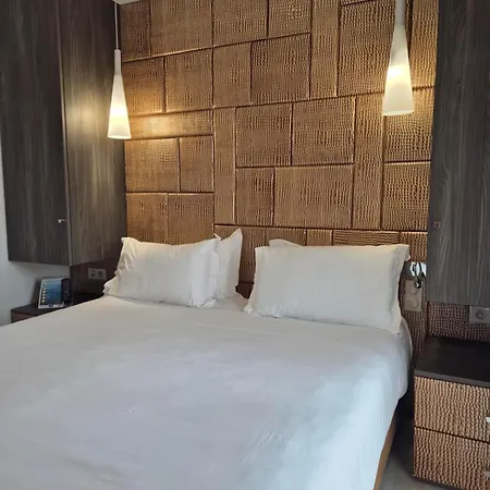 Golden Tulip De Paris Hotell